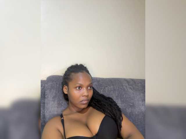 Curvy-maxy9 live cam on BongaCams