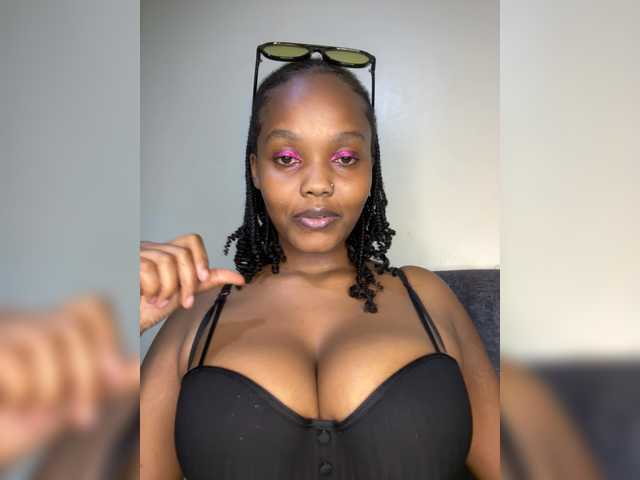 Curvy-maxy9 live cam on BongaCams