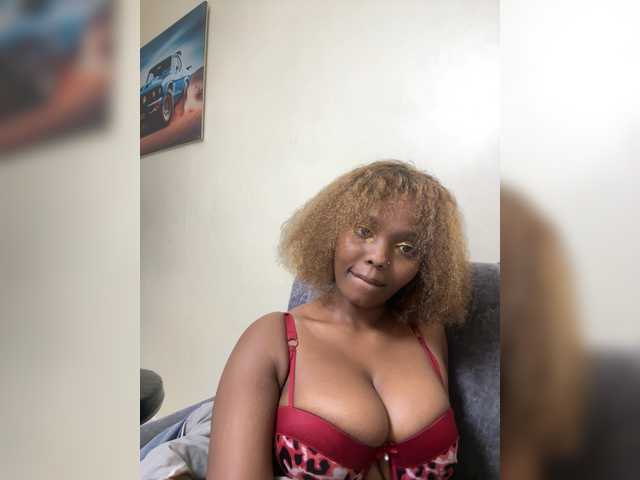 Curvy-maxy9 live cam on BongaCams