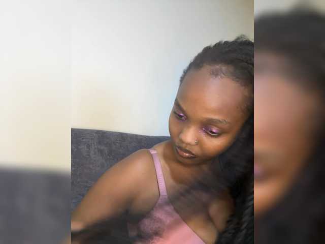Curvy-maxy9 live cam on BongaCams