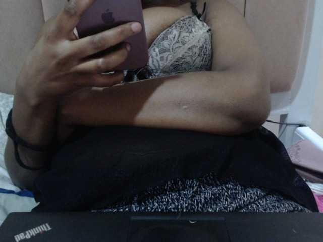 Curvy-maxy9 live cam on BongaCams