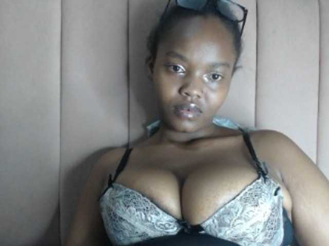 Curvy-maxy9