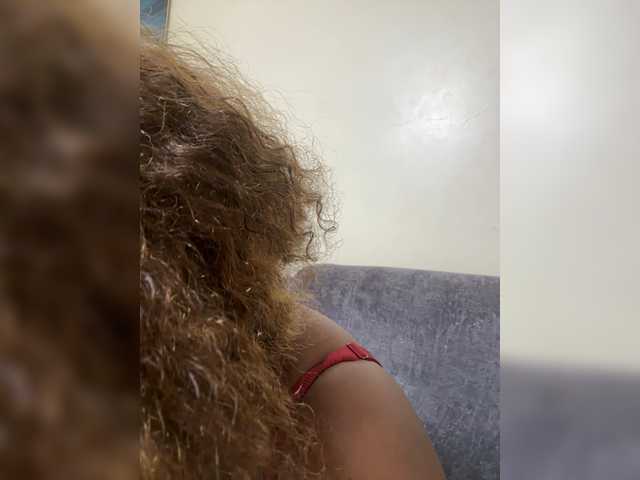Curvy-maxy9 live cam on BongaCams