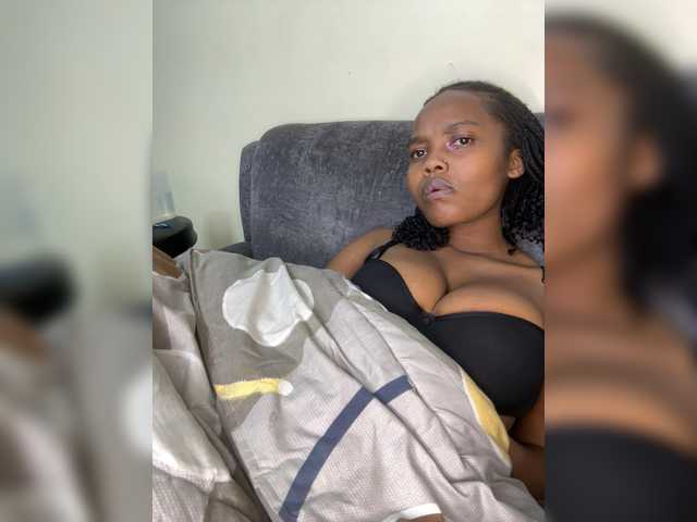 Curvy-maxy9 live cam on BongaCams