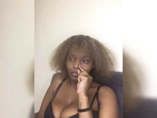 Curvy-maxy9 live cam on BongaCams