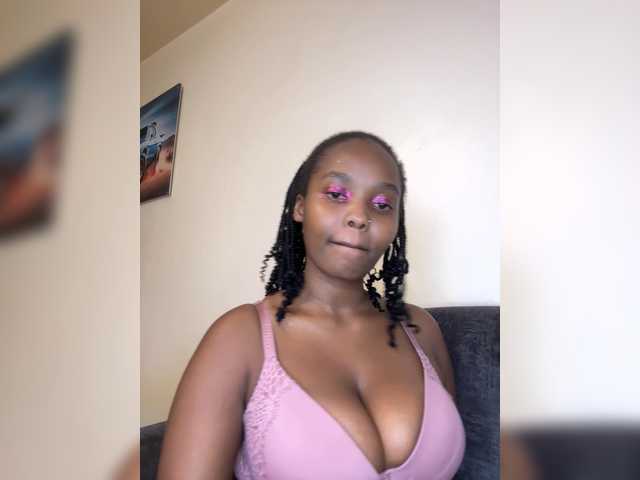 Curvy-maxy9 live cam on BongaCams