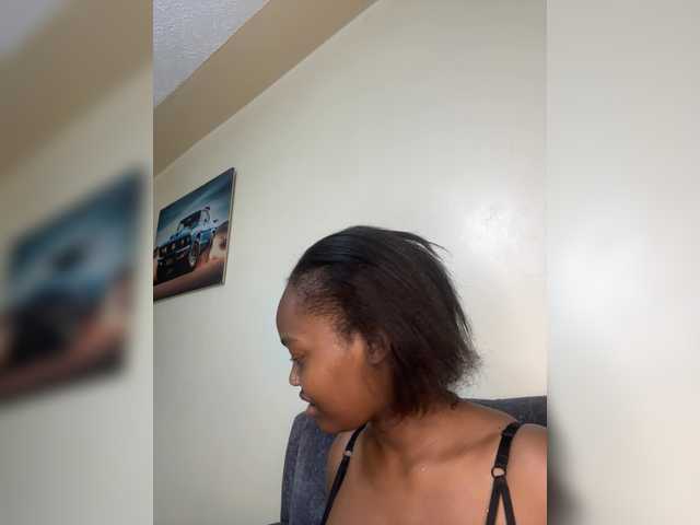 Curvy-maxy9 live cam on BongaCams