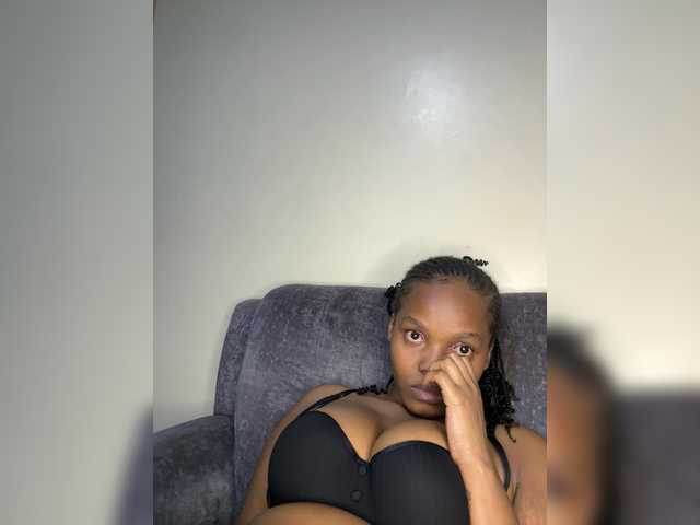 Curvy-maxy9 live cam on UnifiedCams