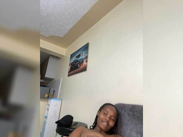 Curvy-maxy9 live cam on BongaCams