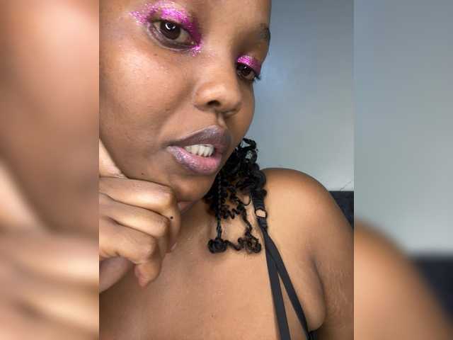 Curvy-maxy9 live cam on BongaCams