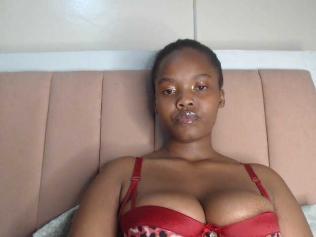 Curvy-maxy9 live cam on BongaCams