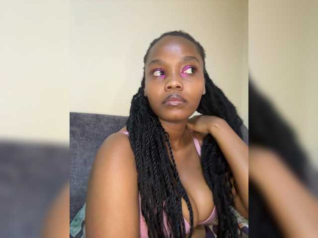 Curvy-maxy9 live cam on BongaCams