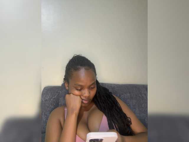 Curvy-maxy9 live cam on BongaCams