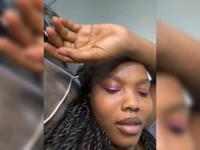 Curvy-maxy9 live cam on BongaCams