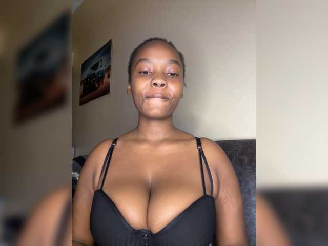 Curvy-maxy9 live webcam show