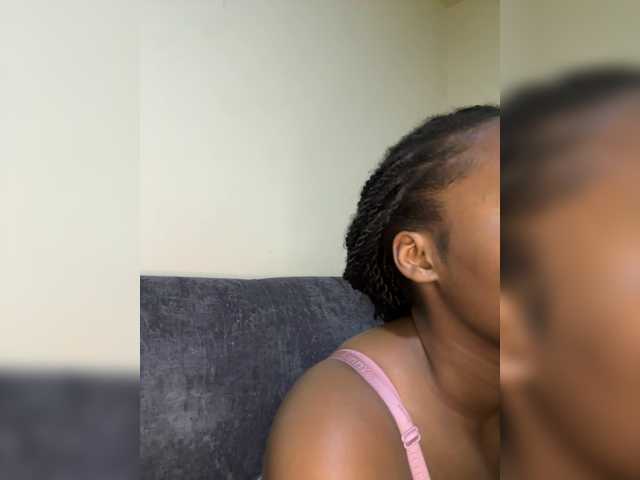 Curvy-maxy9 live cam on BongaCams