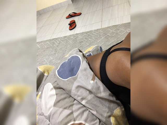 Curvy-maxy9 live cam on BongaCams