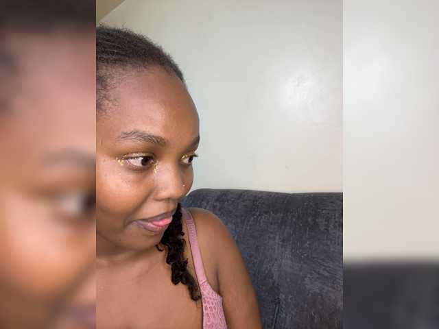 Curvy-maxy9 live cam on BongaCams