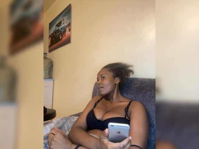 Busty-princess1 live cam preview