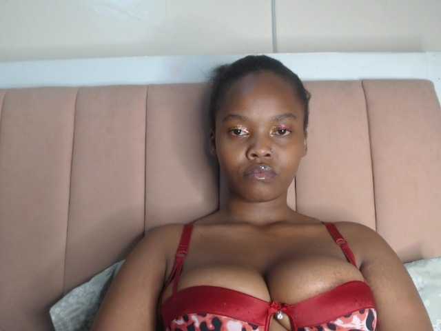 Curvy-maxy9 live cam on BongaCams