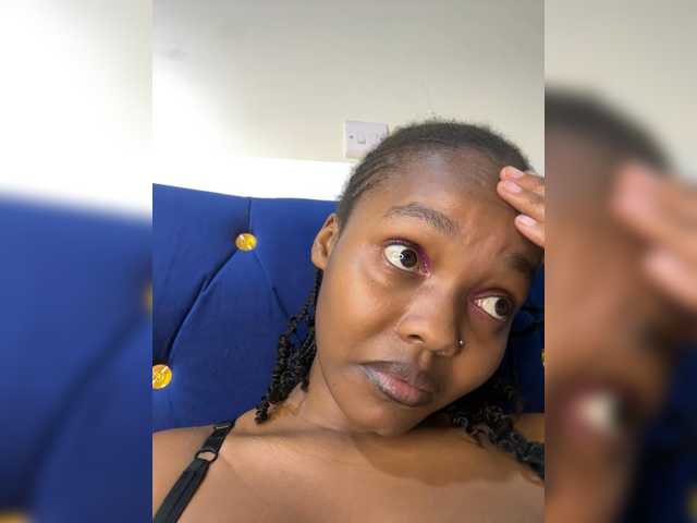 Curvy-maxy9 live cam on BongaCams