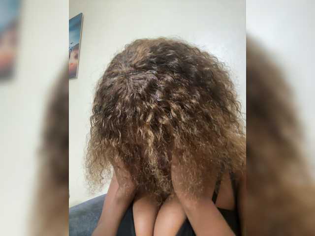 Curvy-maxy9 live cam on BongaCams
