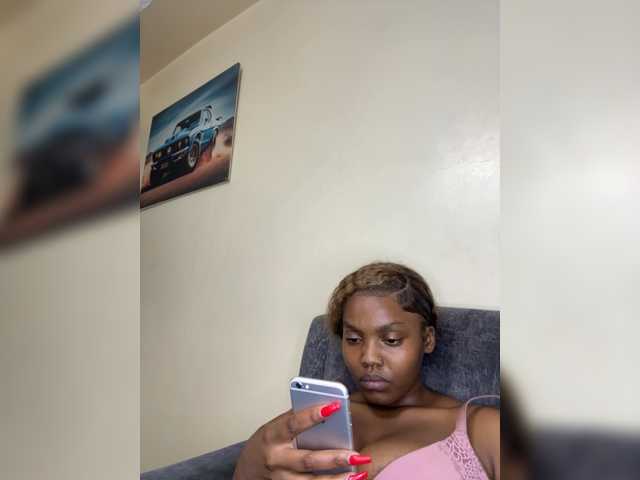 Curvy-maxy9 live cam on BongaCams