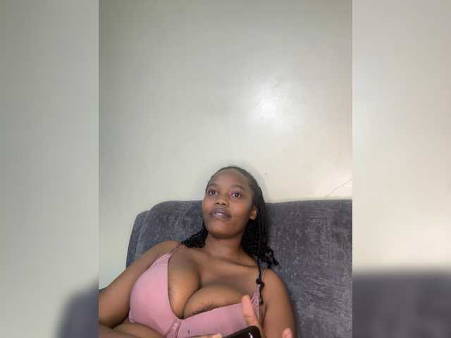 Curvy-maxy9 live cam on BongaCams