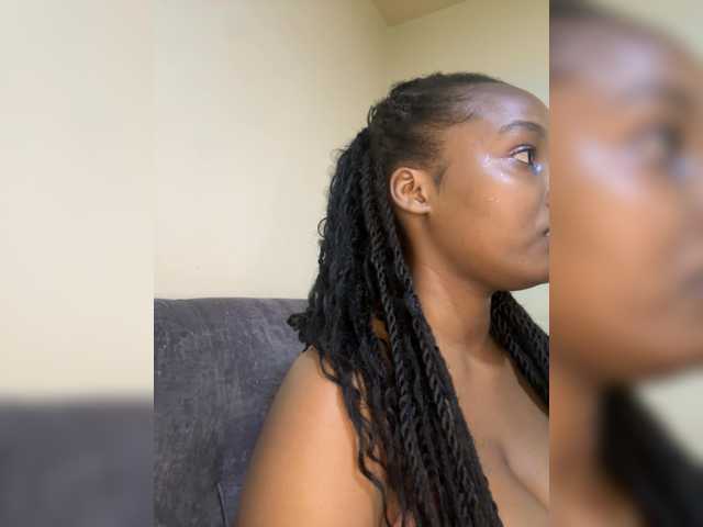 Curvy-maxy9 live cam on BongaCams
