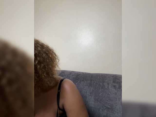 Curvy-maxy9 live cam on BongaCams