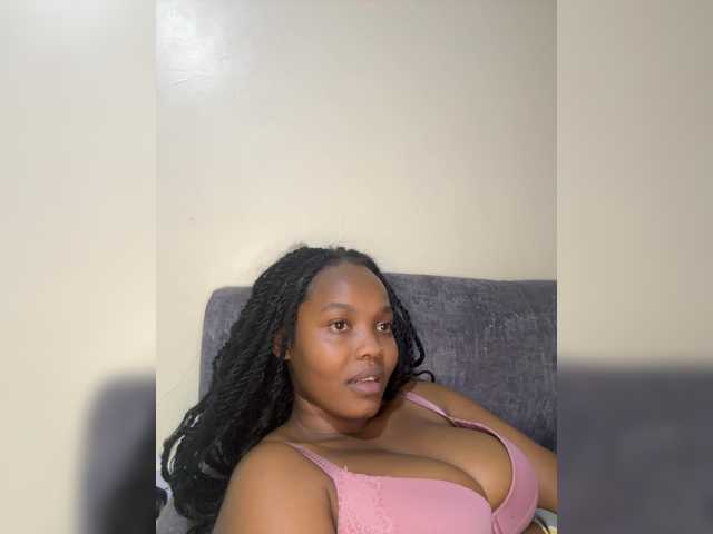 Curvy-maxy9 live cam on BongaCams