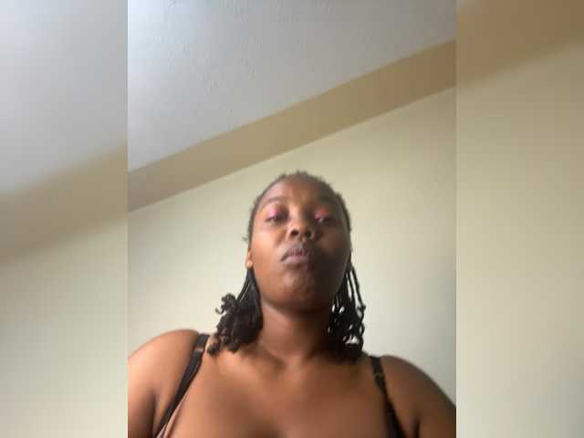 Curvy-maxy9 прямой эфир на BongaCams