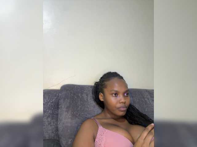 Curvy-maxy9 live cam on BongaCams