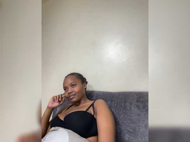 Curvy-maxy9 live cam on BongaCams