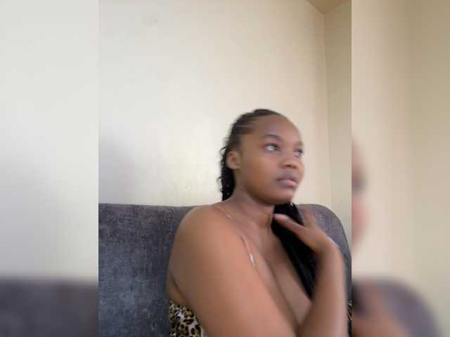 Curvy-maxy9 live cam on BongaCams