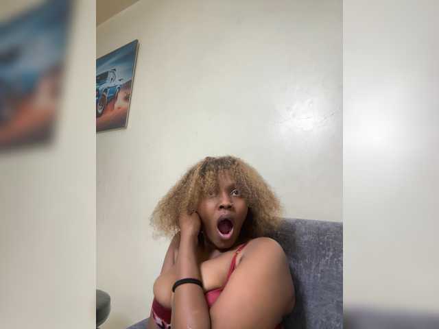 Curvy-maxy9 live cam on BongaCams