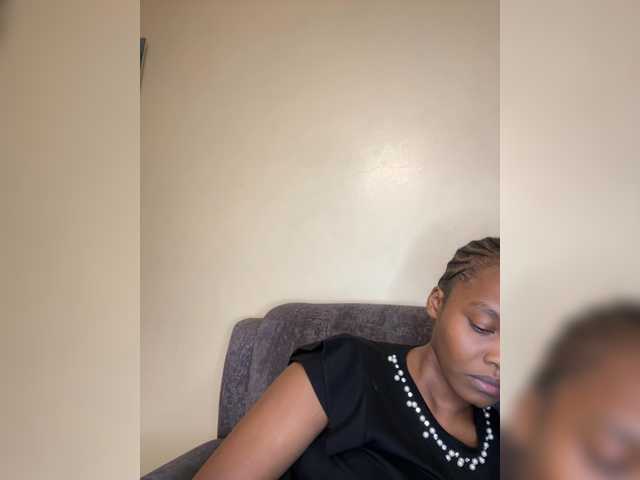 Curvy-maxy9 live cam on BongaCams
