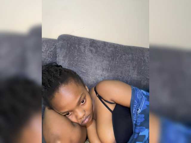 Curvy-maxy9 live cam on BongaCams
