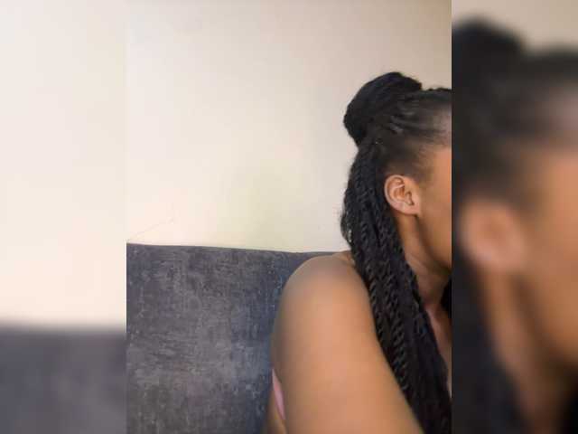 Curvy-maxy9 live cam on BongaCams