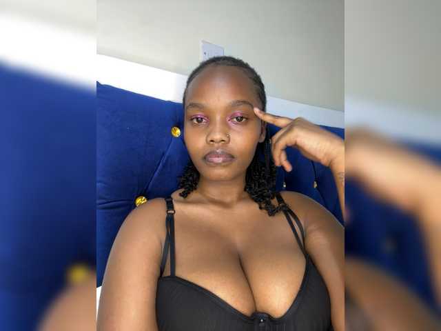 Curvy-maxy9 live cam on UnifiedCams