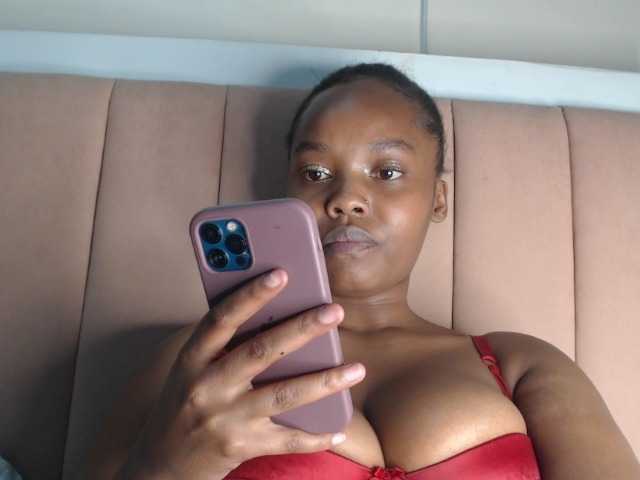 Curvy-maxy9 live cam on BongaCams