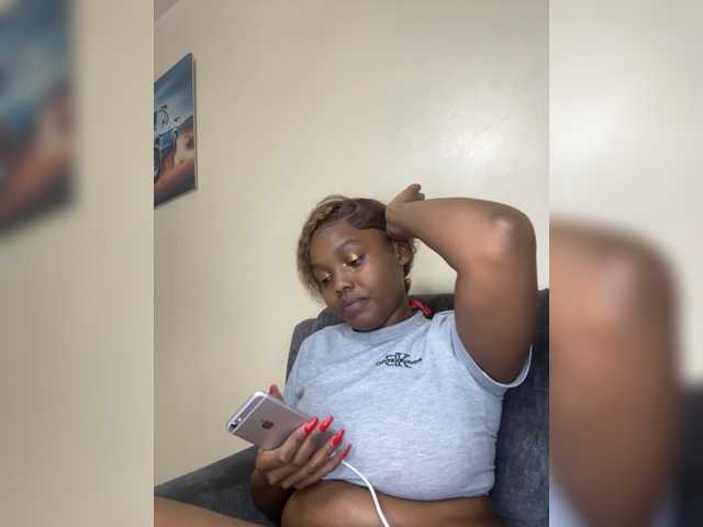 Curvy-maxy9 live cam on BongaCams