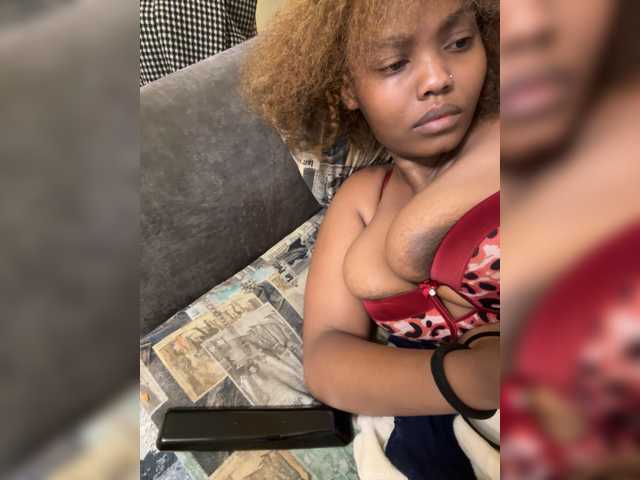 Curvy-maxy9 live cam on BongaCams