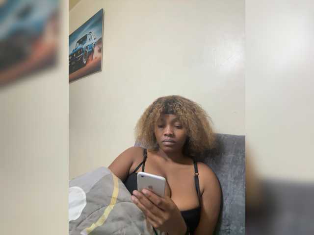 Curvy-maxy9 live cam on BongaCams