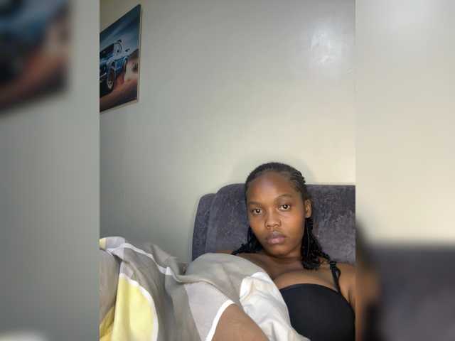 Curvy-maxy9 live cam on BongaCams