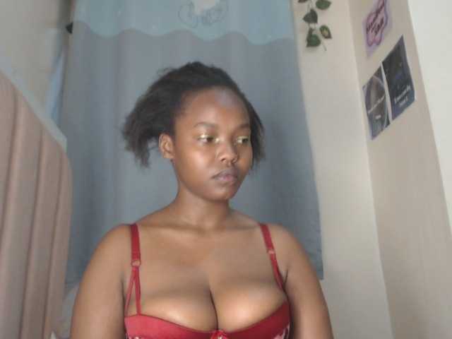 Curvy-maxy9 live cam on BongaCams