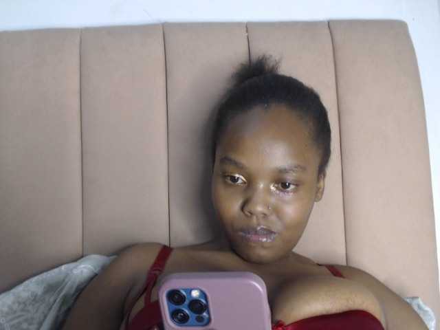Curvy-maxy9 live cam on BongaCams