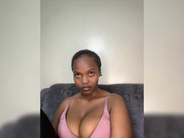 Curvy-maxy9 live cam on BongaCams