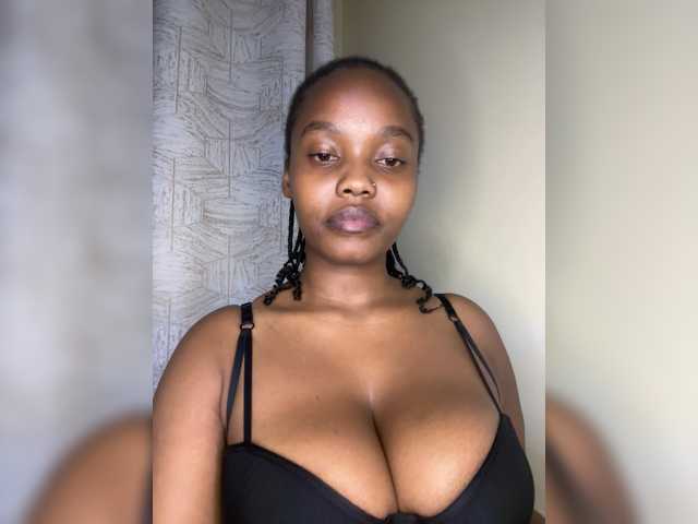 Curvy-maxy9 live cam on BongaCams