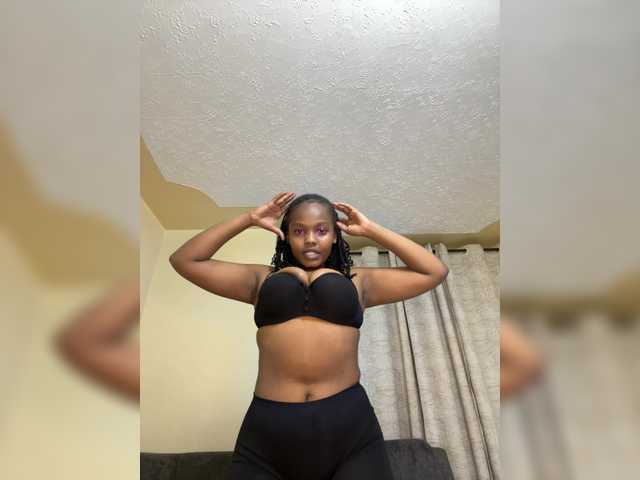 Curvy-maxy9 live cam on BongaCams
